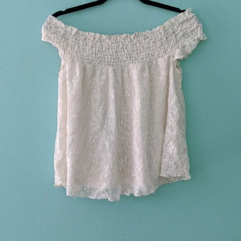Mossimo White Cropped Cold Shoulder Medium